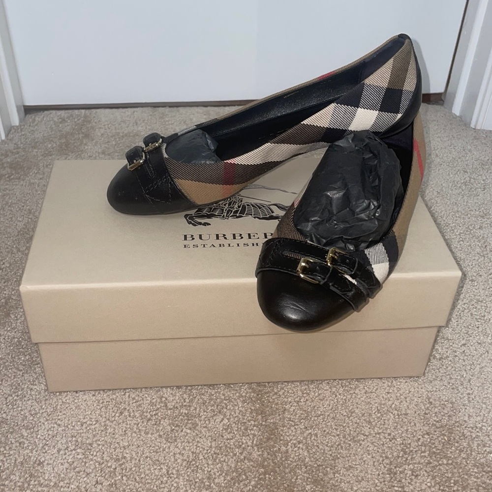 AUTHENTIC Womens Burberry Ballerina Shoes Size 6.5